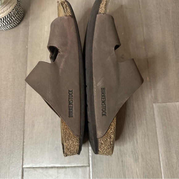 Birkenstock Arizona Birkibuc - Mocha
Size 37 (Womens 6-6.5) - Picture 13 of 16